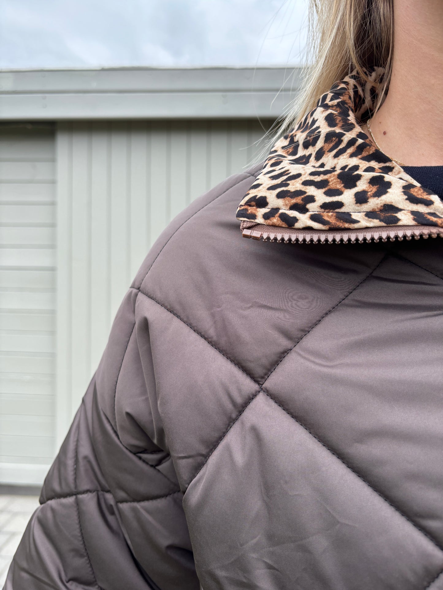Ester reversible jas - leopard/bruin