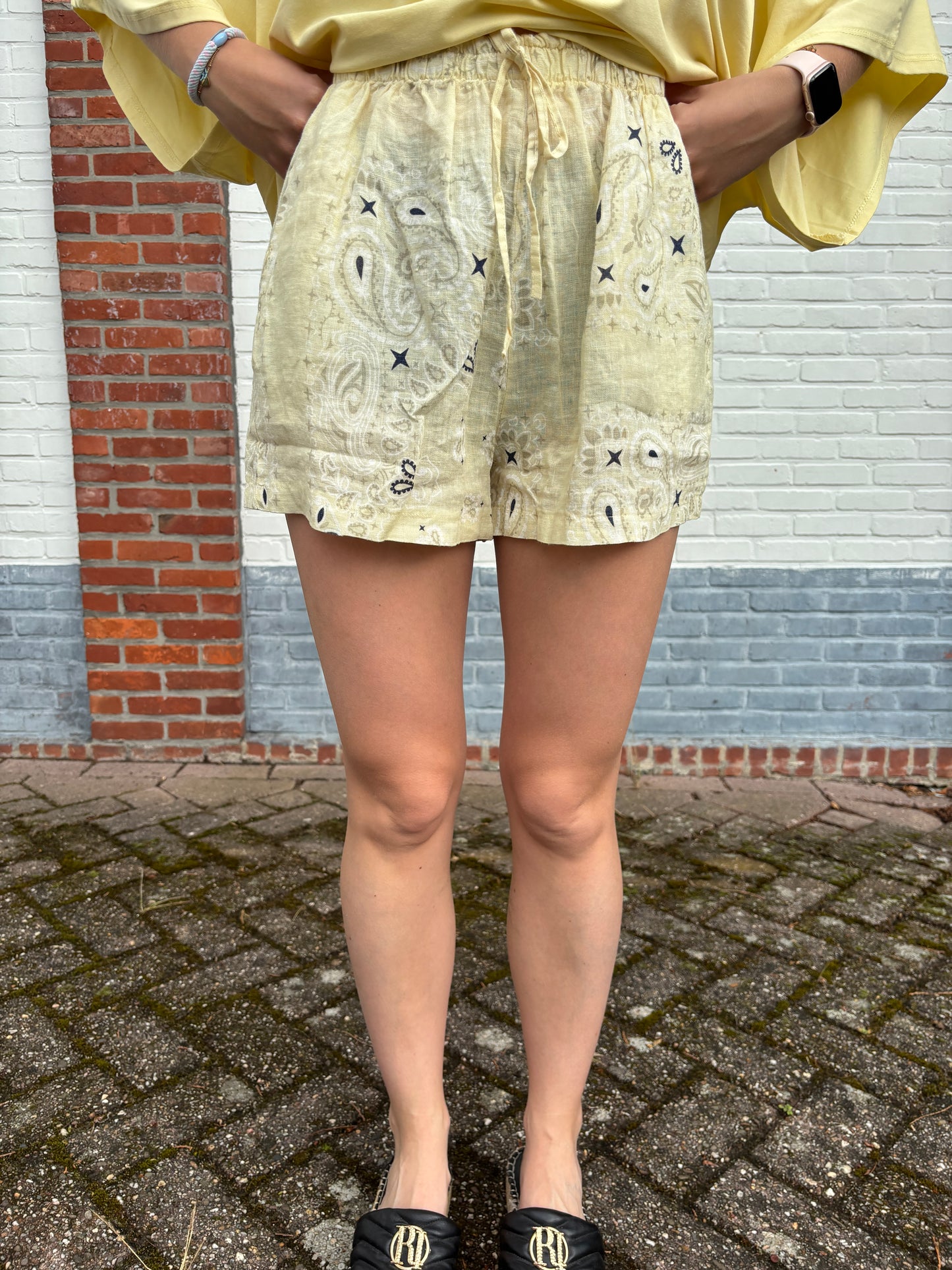 Olivia short - geel