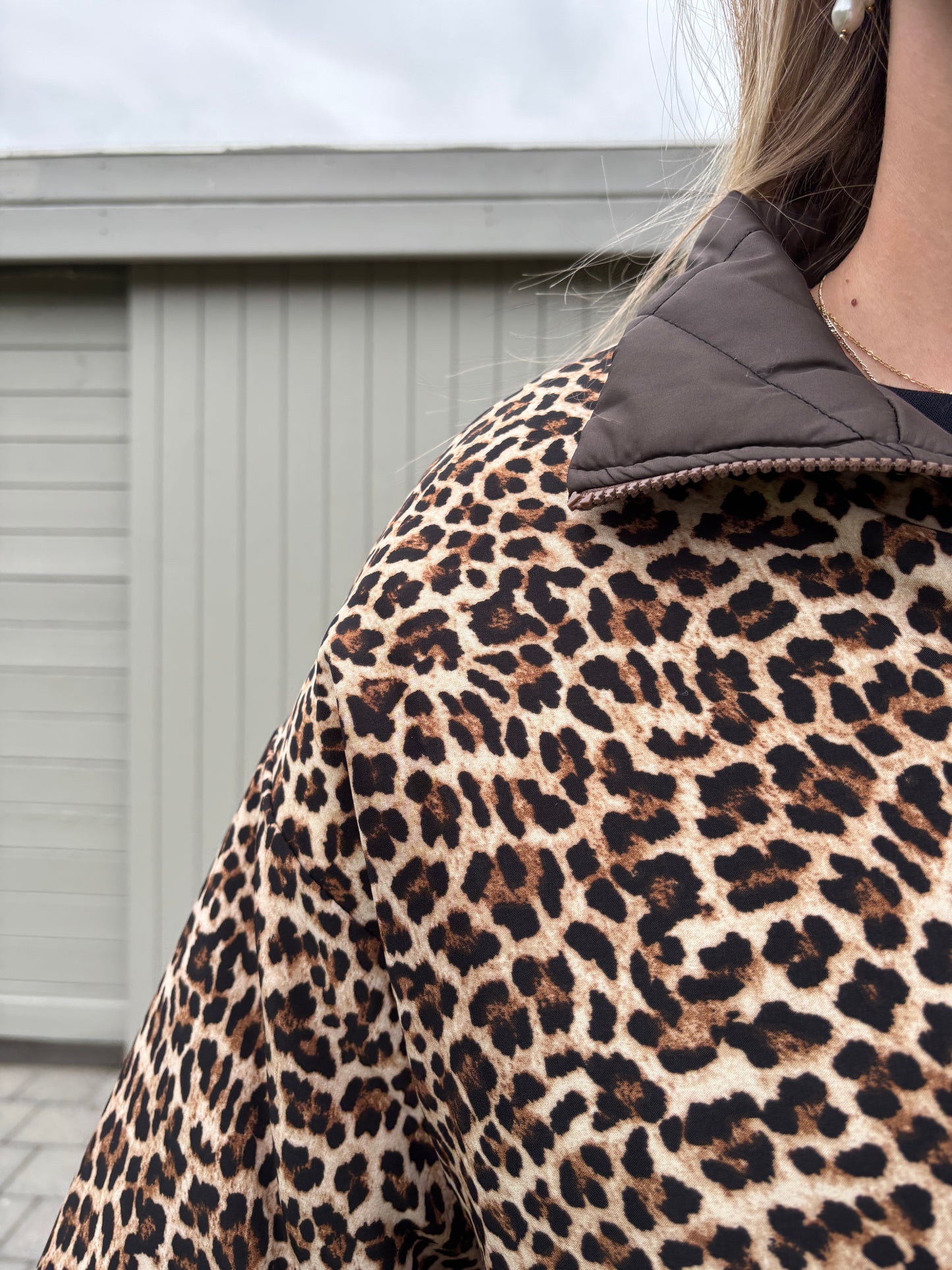 Ester reversible jas - leopard/bruin